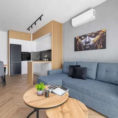 Nowoczesny Apartament w Krakowie z Klimatyzowanym Salonem Dwa Miejsca Postojowe by Noclegi Renters