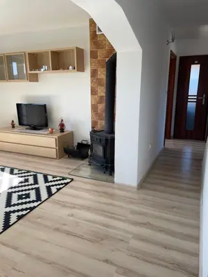 a living room with a black and white rug at Wolna chata in Zubrzyca Górna