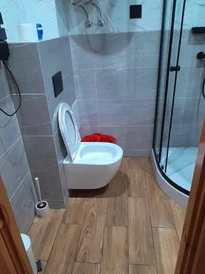 an empty room with a wooden floor and a door at apartament przytulny in Ogrodzieniec