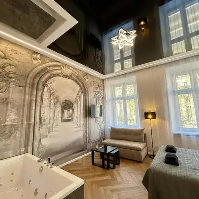 Sky Mirror jacuzzi