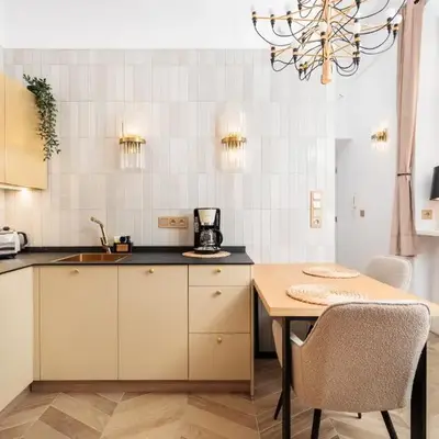 Urban Light Apartment - 3' Main Square - by Upstairs