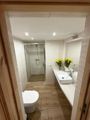 a bathroom with two sinks and a toilet and a shower at Pod Lachowym Groniem in Koszarawa