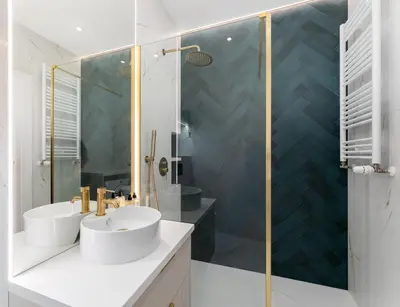 a bathroom with two sinks and a shower at Malila Premium Apartments Cracow Rakowicka 254 in Kraków