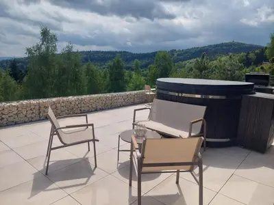 a man is cooking food on a grill at GOLaskowa in Laskowa