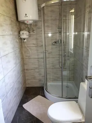 a bathroom with a shower and a toilet at Agroturystyka u Pauliny in Sąspów