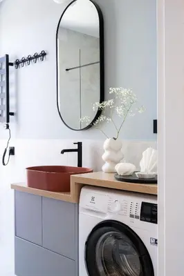 a mirror above a washing machine in a bathroom at Osada Tabaszowa in Tabaszowa