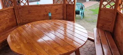 an overhead view of a wooden table and chairs at Domek obok pustyni