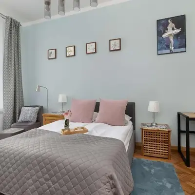 Charming Apartments with Desk in Downtown Cracow by Noclegi Renters