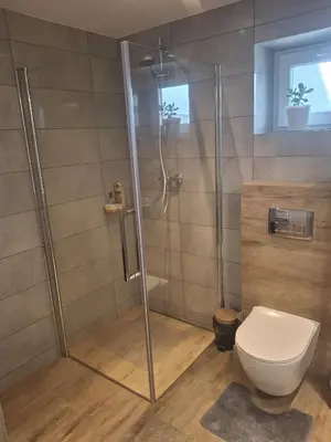 a bathroom with a shower and a toilet at Mieszkanie Paszkówka in Paszkówka