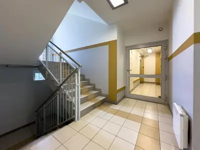 an empty hallway with stairs and a door at Apartament Śliwka w Krakowie in Kraków