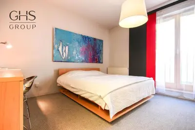 a bedroom with a bed and a painting on the wall at Ekskluzywny apartament, Browar Lubicz, FREE Parking in Kraków