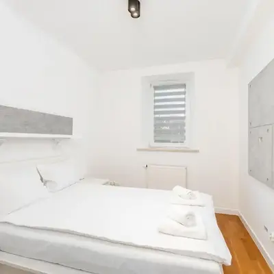 Ariańska Comfort Apartment by BookingHost