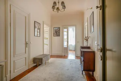 a hallway with a door and a bench in a room at Wolnica No 11 Residence in Kraków