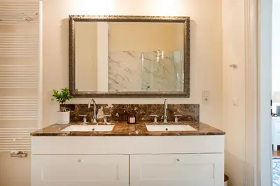 a bathroom with two sinks and a mirror at Wolnica No 11 Residence in Kraków