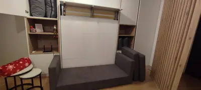 a room with a white wall and a chair and a desk at Wieliczka Apartment in Czarnochowice