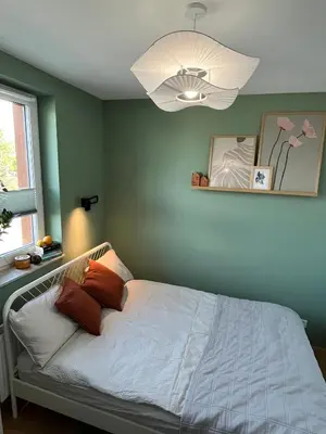 a bedroom with a bed with a white ceiling at Nowy apartament Saska, z parkingiem in Kraków
