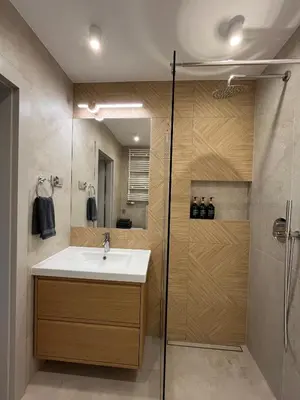 a bathroom with a sink and a shower at Nowy apartament Saska, z parkingiem in Kraków
