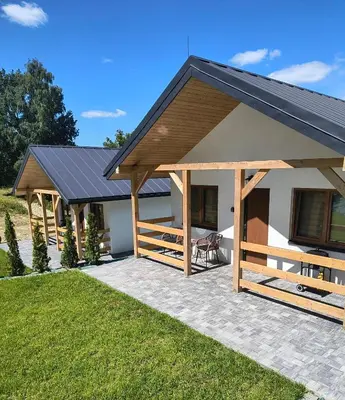 a house with a solar roof at Domki na Górkach in Spytkowice