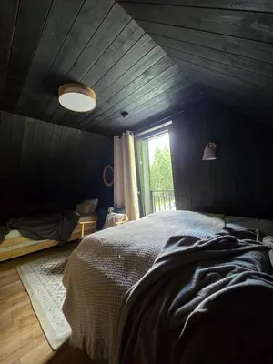 a bedroom with a large bed and a window at Chillout Kocoń nowoczesny dom w górach in Kocoń