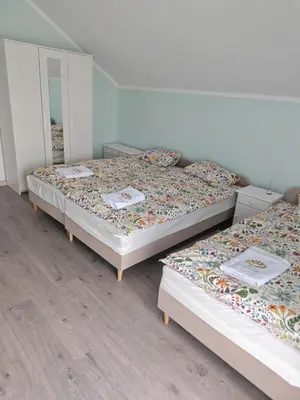 two twin beds in a room with at Chatka Przytulasek in Męcina