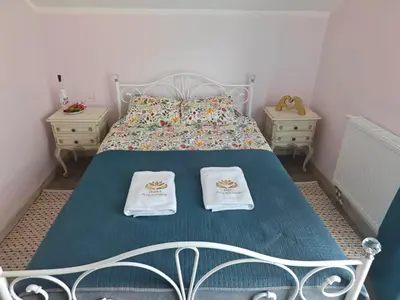 a bedroom with a bed with two towels on it at Chatka Przytulasek in Męcina