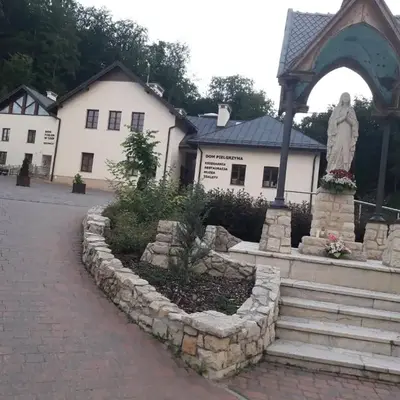 Dom Pielgrzyma KARMEL