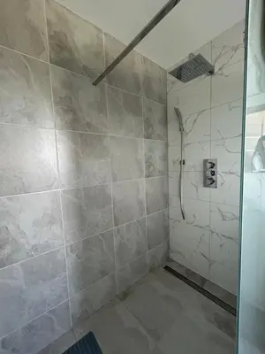 a shower with a glass door in a bathroom at 4 Żywioły-Noclegi w Beskidach basen sauna jacuzzi in Koziniec