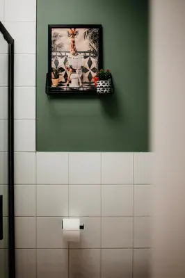 a bathroom with green walls and a picture on the wall at Airport Lux Balice in Szczyglice