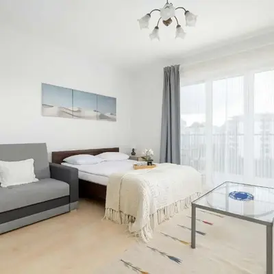 Bright Studio in Cracow with Desk and Bathtub by Noclegi Renters