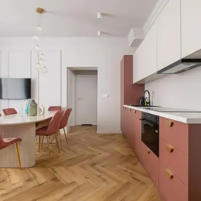 4 Bedroom Apartment with Private Sauna and Parking