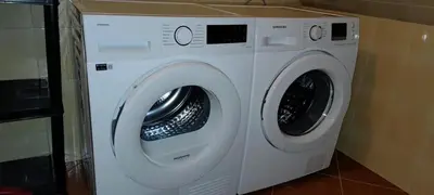 a white washer and dryer in a room at Dworek pod Jeżową Wodą in Młyńczyska