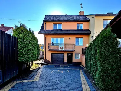 a house with a driveway in front of it at Dom w Kryspinowie in Kryspinów