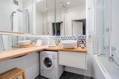 a bathroom with two sinks and a washing machine at Kraków Suite - Balcony, Workspace - by Rentujemy in Kraków