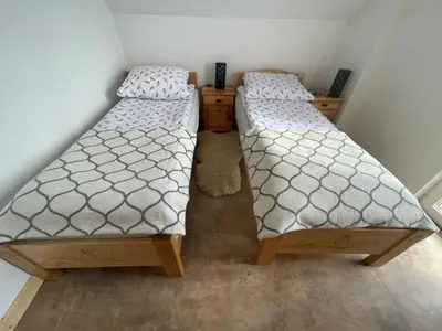 two twin beds in a room with two desks at Domki przy szlaku Szczebel in Lubień