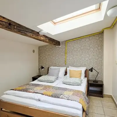 Urban Nest - Double Room in the Attic