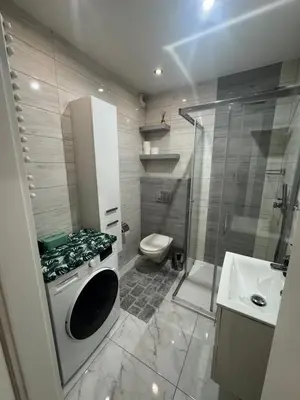 a bathroom with a shower and a toilet and a sink at Mieszkanie z parkingiem podziemnym Przewóz Podgórze in Kraków