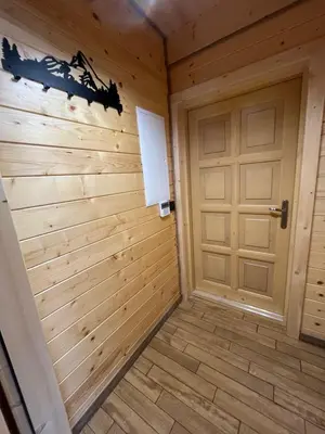 a room with a door in a log cabin at Domki na granicy - Kurów in Kurów