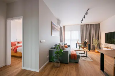 a kitchen and dining room with a table and chairs at Apartamenty Lew Invest, Stare Miasto, Bezpłatny parking in Kraków