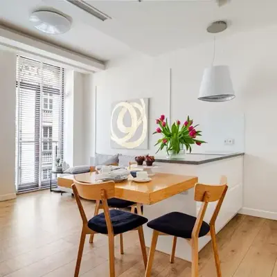 Old Town Apt with AC & Parking