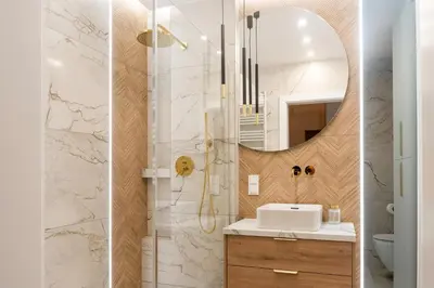 a bathroom with a shower with a sink and a mirror at Apartament Zakrzówek - Chilloway in Kraków