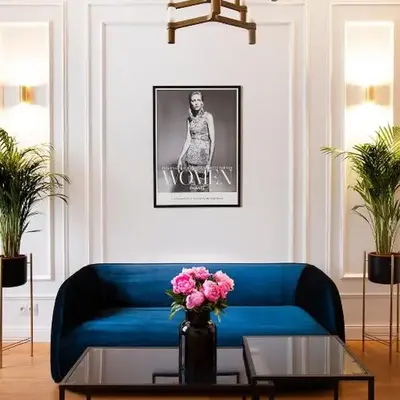 QUEEN #2 APARTMENT