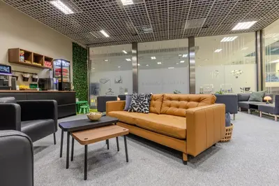 a waiting room with a couch and a table at Vistula Lounge - Night Access - Kraków Główny in Kraków