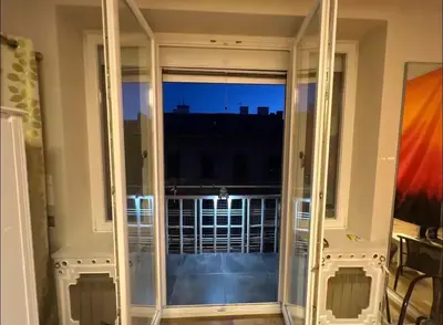 a glass room with a view of the city at 5 min from city center by feet in Kraków