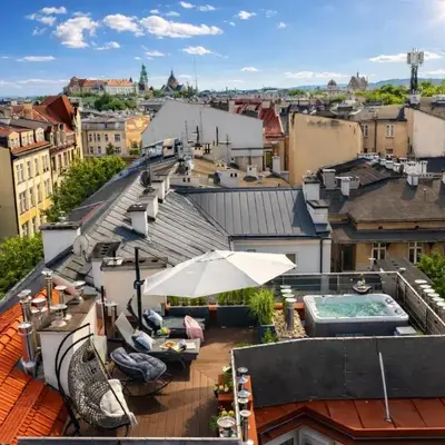Old Town Apartment with Private Rooftop Jacuzzi and the Sky Views ! Balcony AC WiFi Parking