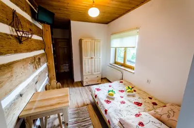 a small room with a bed and a window at Agroturystyka Sarenka in Podsarnie