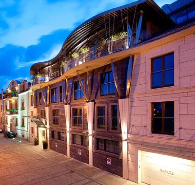 a building with a balcony on top of it at Niebieski Art Hotel & Spa in Kraków