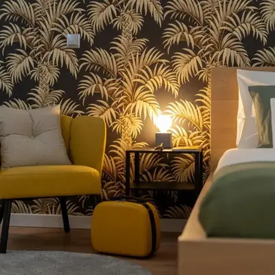 Old Town Luxe Retreat - King Bed - Steps to Main Square