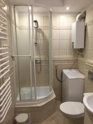 a bathroom with a shower and a toilet and a sink at Apartment Oświęcim klimatyzowany in Oświęcim