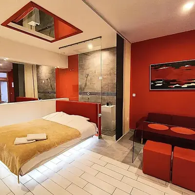 Mirror Apartments