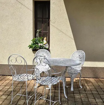a table and three chairs and a table and a window at Zajazd Turystyczny Stara Gawęda in Czechówka